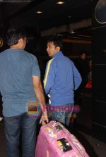 Vikram Phadnis leave for IIFA Colombo in Mumbai Airport on 1st June 2010 (6).JPG